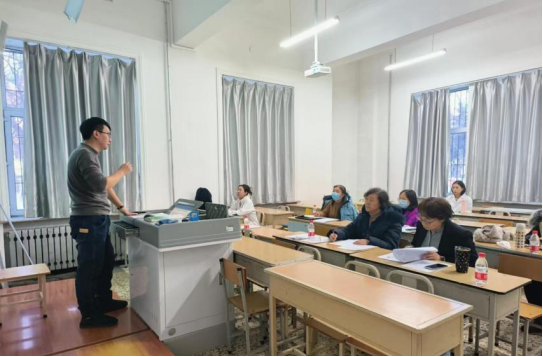 人文与管理学院组织新教师及新开课程试讲
