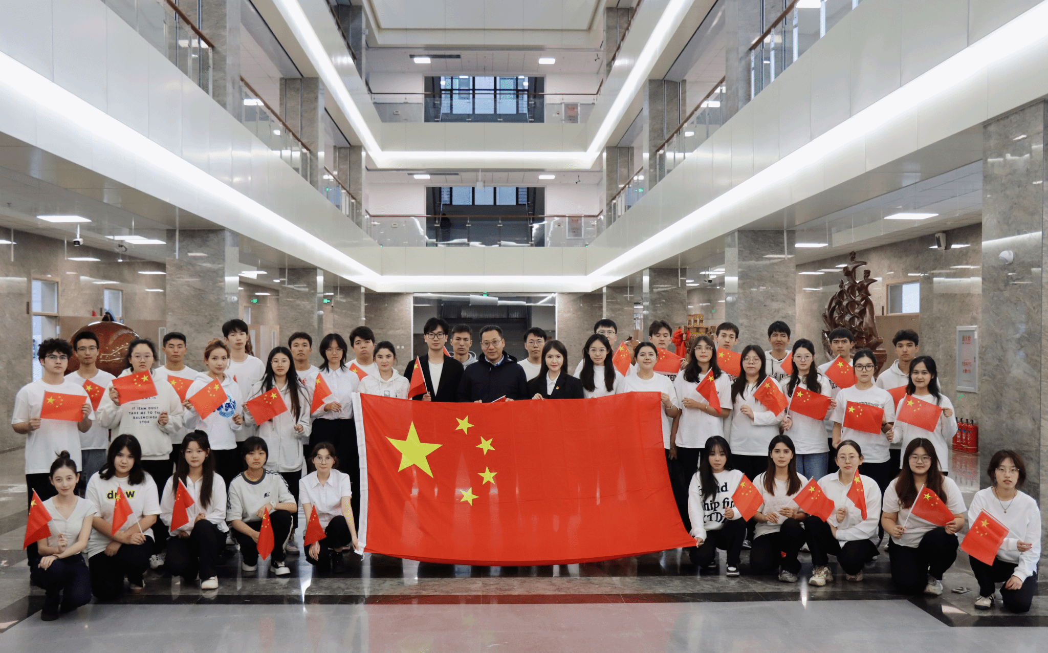 人文与管理学院开展“石榴花开结同心 携手共筑中国梦”主题活动